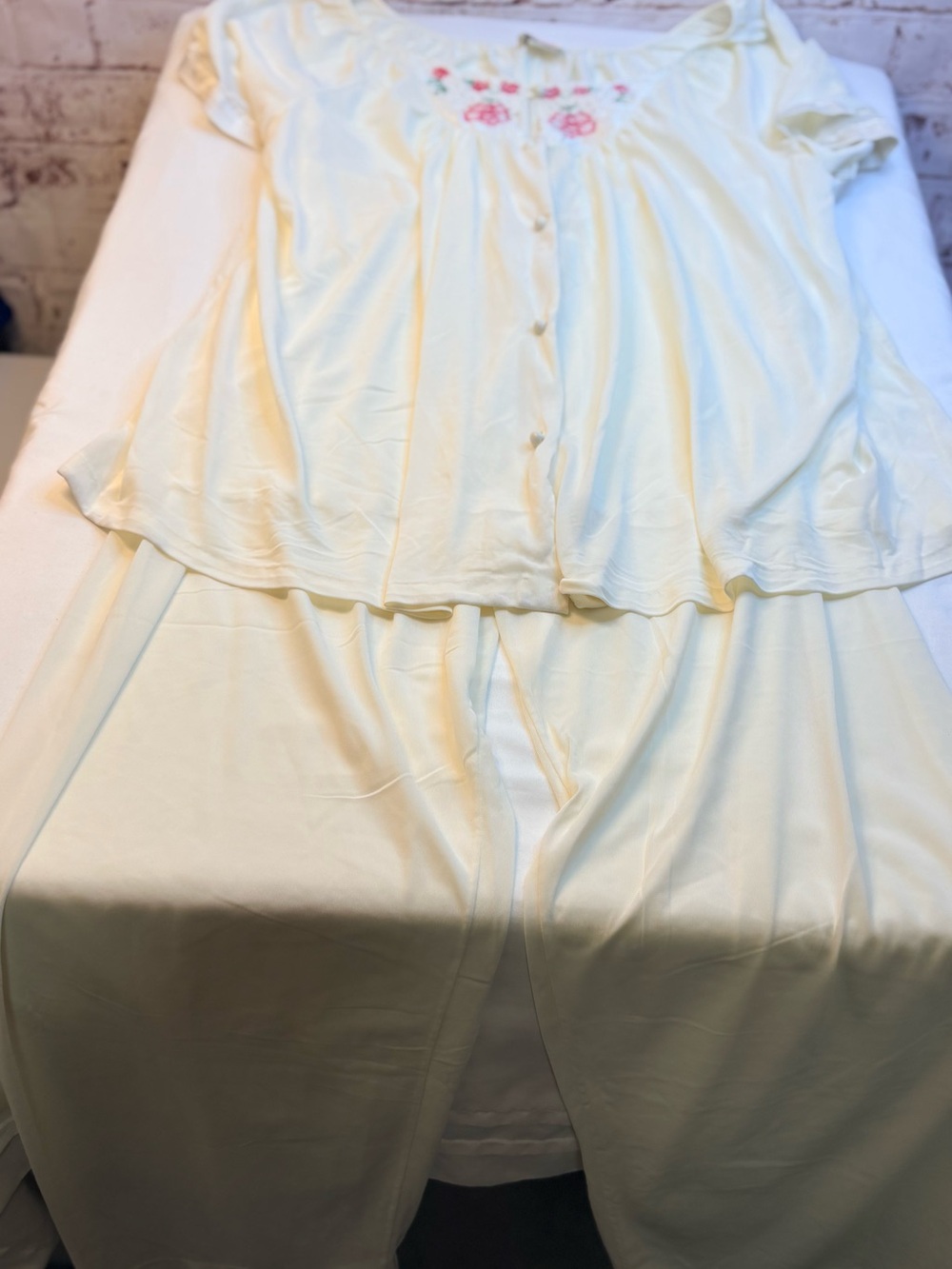 Kelly Reed Women's Cream Floral-Trim Button Front Pajama Set